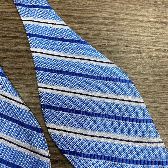 Robert Talbott NWT Blue w/ White Stripe Bowtie - Picture 2 of 4